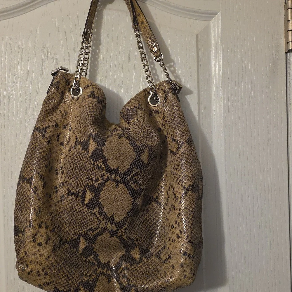MICHAEL KORS SNAKE PRINT LEATHER HANDBAG - Picture 2 of 3